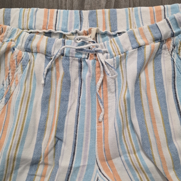 Woman's Striped Shorts - Picture 3 of 4
